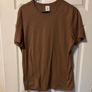 Men’s Medium Reigning Champ Brown Short Sleeve Tee. NWOT
